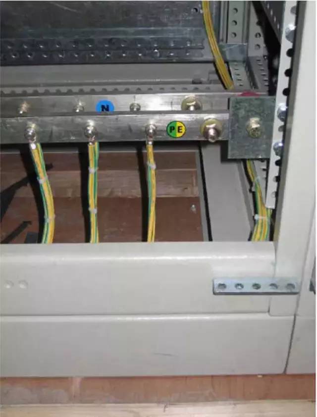 【干货】图文详解电气控制柜元件安装接线配线规范的图33